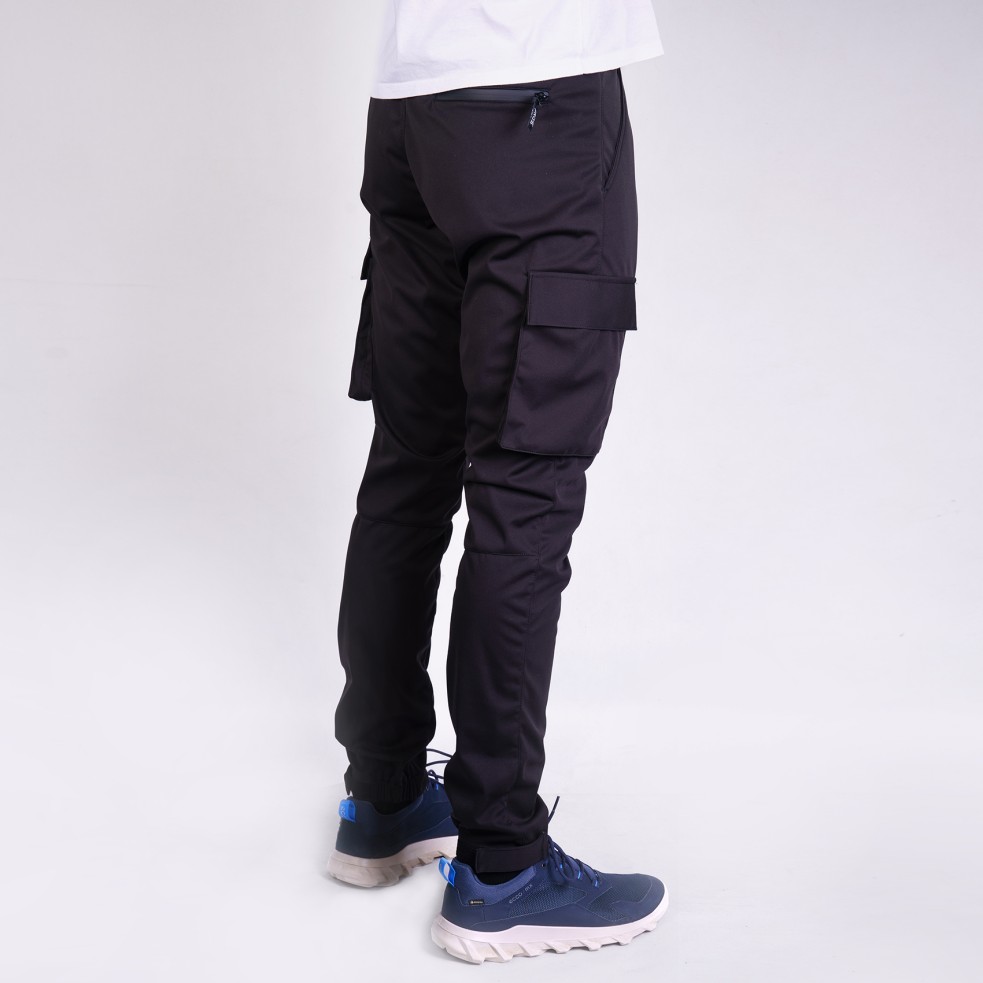 Outdoor trousers made of high-class, flexible PROSHELL material with very good waterproof parameters.